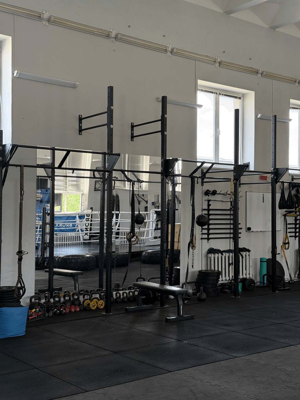 Зал BronxGym — работа на снарядах