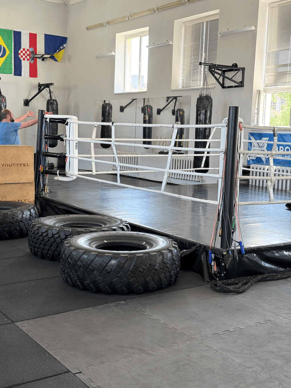 Спортсмены на тренировке в BronxGym