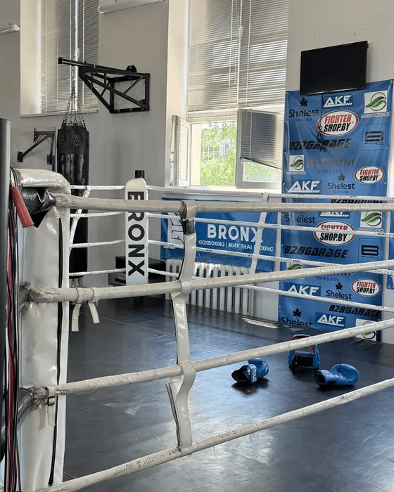 Тренировка в зале BronxGym
